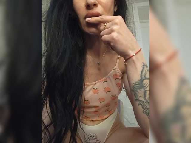 Mikki88K's BongaCams show and profile