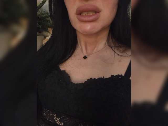 Mikki88K's BongaCams show and profile