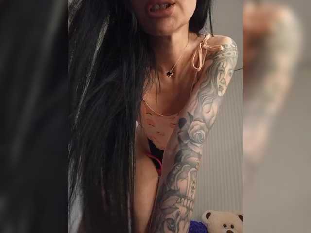 le modèle Black_chick est en webcam porno dans un show sur le site bongacams, il possède les tags suivants: White/Caucasian,Brunette,Shaved