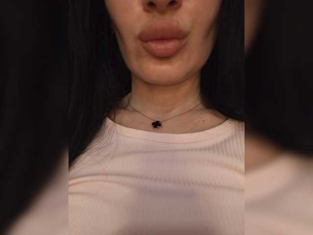 Mikki88K's BongaCams show and profile