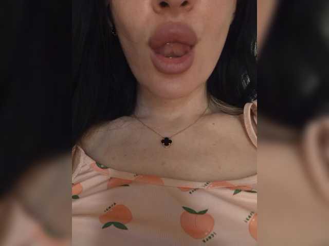 Mikki88K's BongaCams show and profile