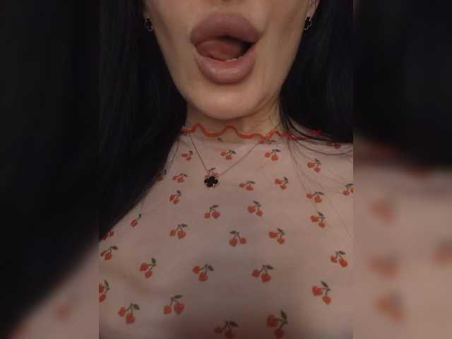 Mikki88K's BongaCams show and profile