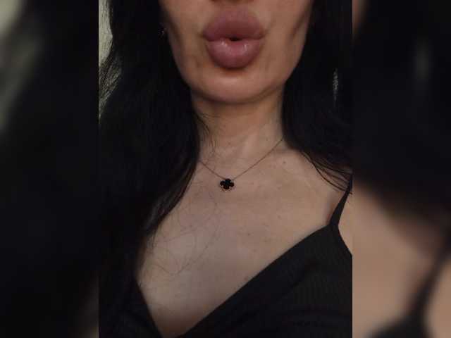 Mikki88K's BongaCams show and profile