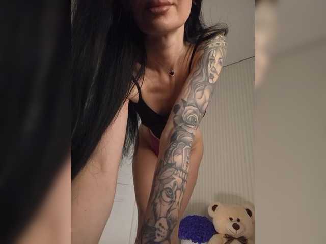Mikki88K's BongaCams show and profile