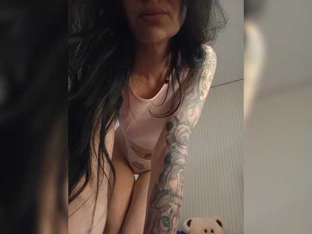 Mikki88K's BongaCams show and profile