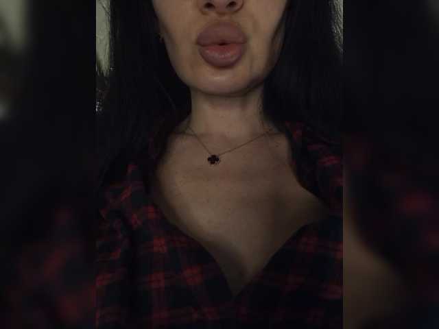 Mikki88K's BongaCams show and profile