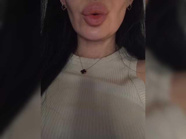 Mikki88K's BongaCams show and profile