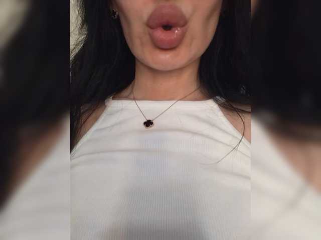 Mikki88K's BongaCams show and profile