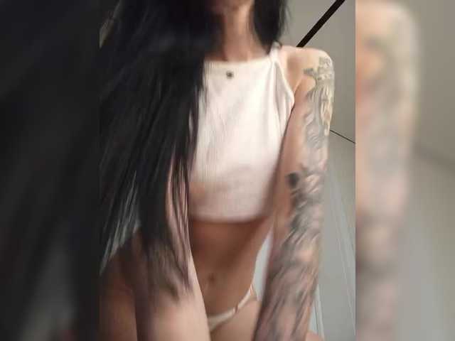Mikki88K's BongaCams show and profile