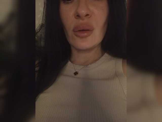 Mikki88K's BongaCams show and profile