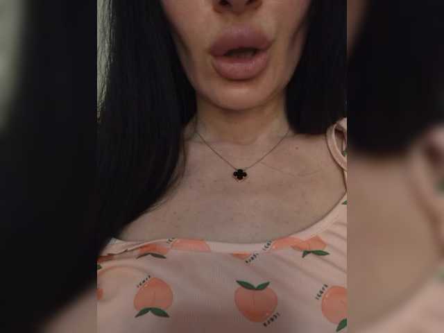 Mikki88K's BongaCams show and profile