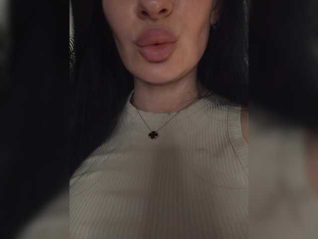 Mikki88K's BongaCams show and profile