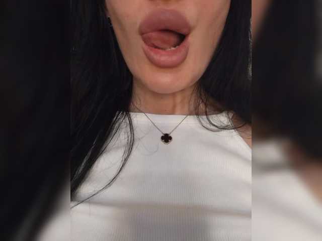 Mikki88K's BongaCams show and profile