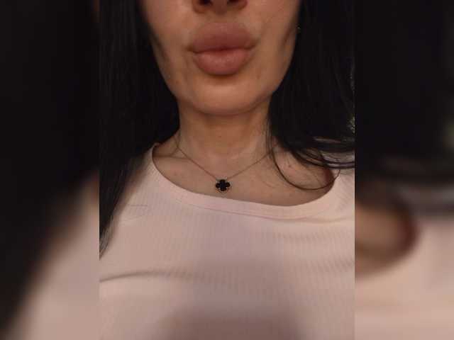 Mikki88K's BongaCams show and profile