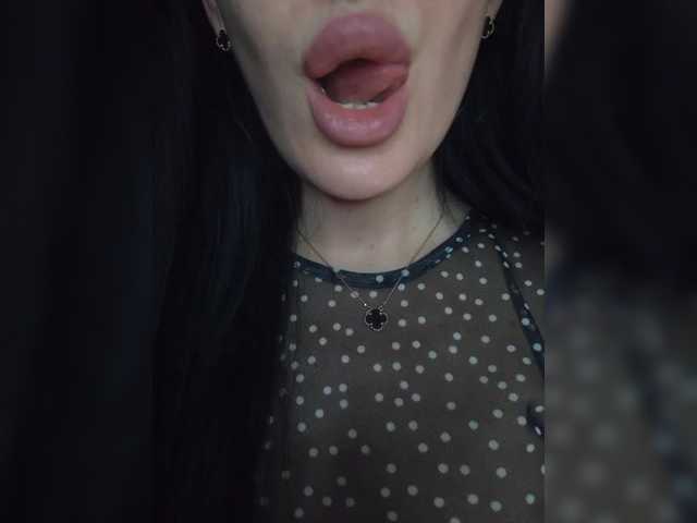 Mikki88K's BongaCams show and profile