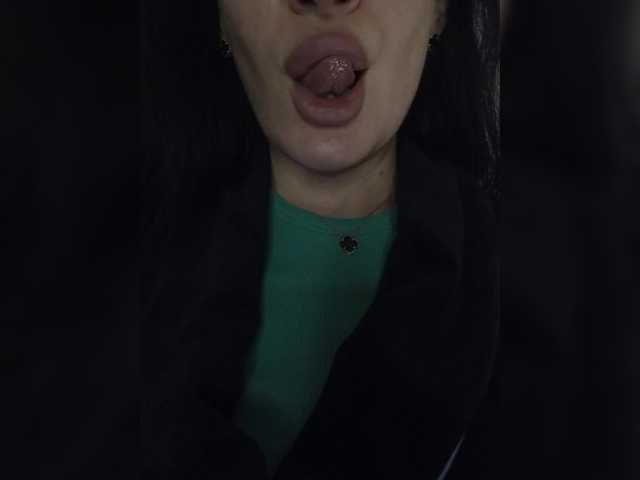 Mikki88K's BongaCams show and profile