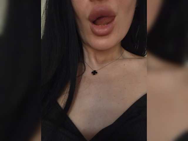 Mikki88K's BongaCams show and profile