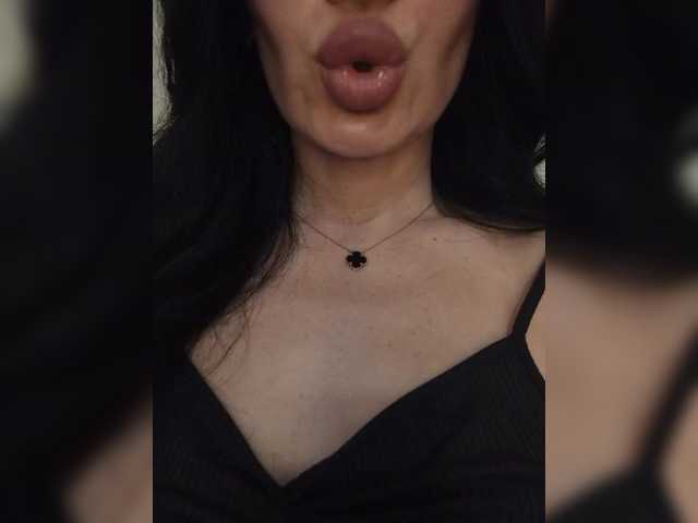 Mikki88K's BongaCams show and profile