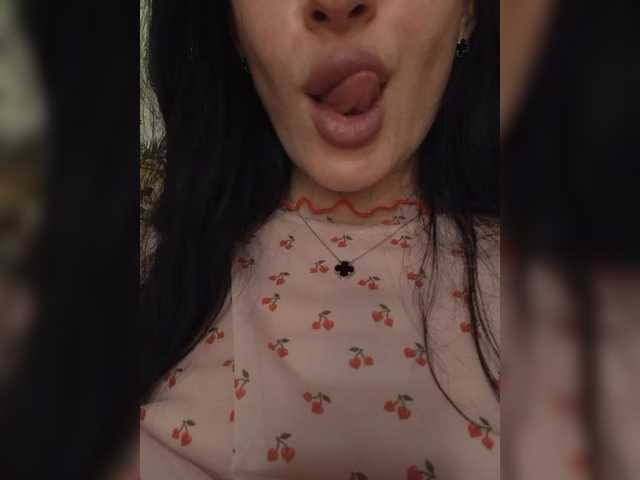 Mikki88K's BongaCams show and profile