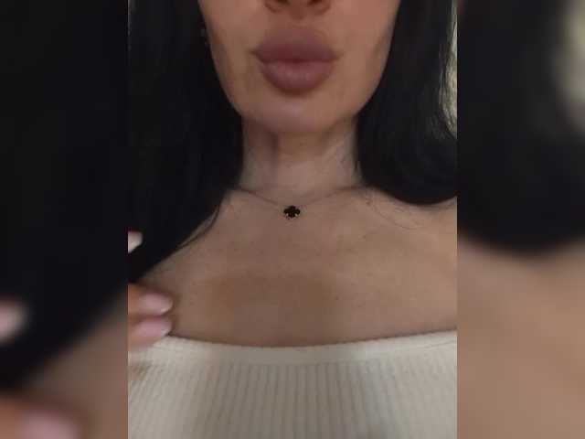 Mikki88K's BongaCams show and profile