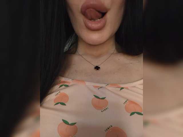 Mikki88K's BongaCams show and profile