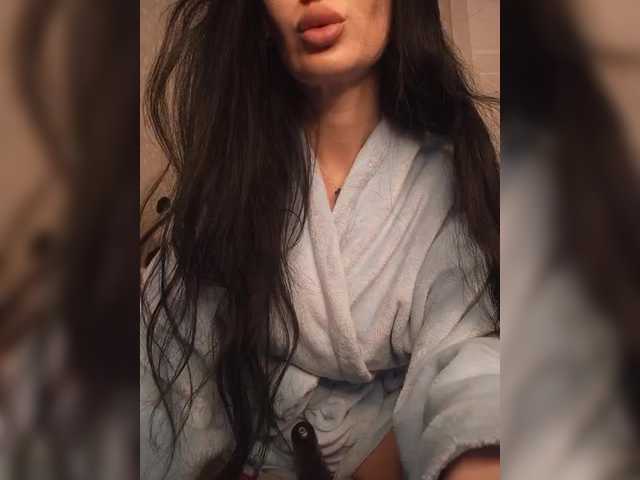 Mikki88K's BongaCams show and profile