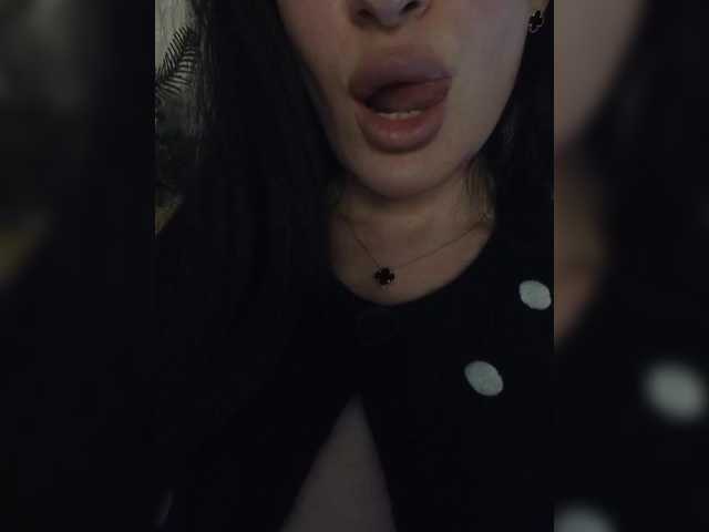 Mikki88K's BongaCams show and profile