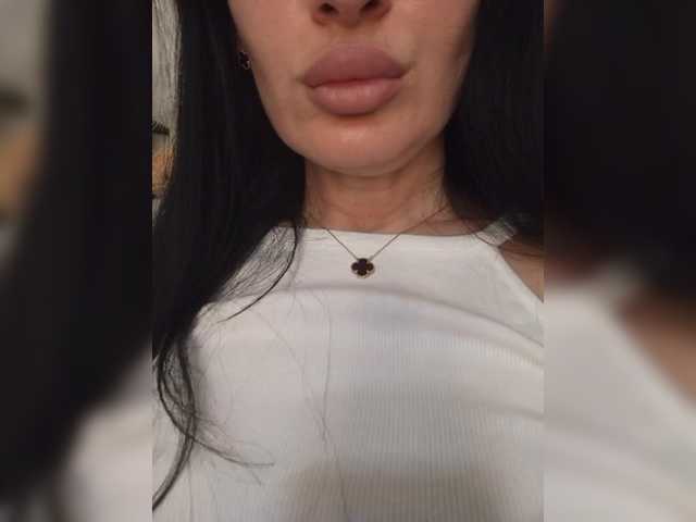 Mikki88K's BongaCams show and profile