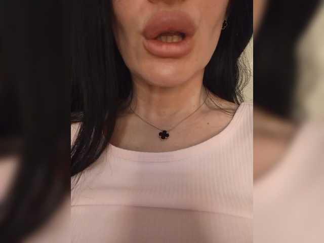 Mikki88K's BongaCams show and profile