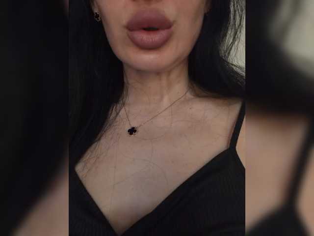 Mikki88K's BongaCams show and profile