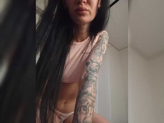 Mikki88K's BongaCams show and profile