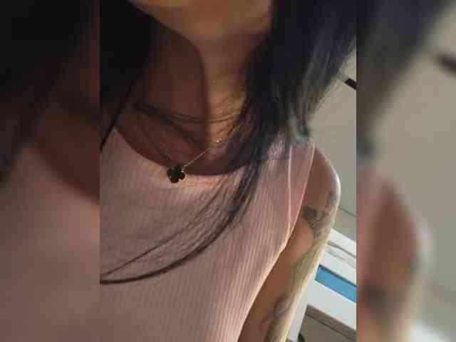 Black_chick webcam