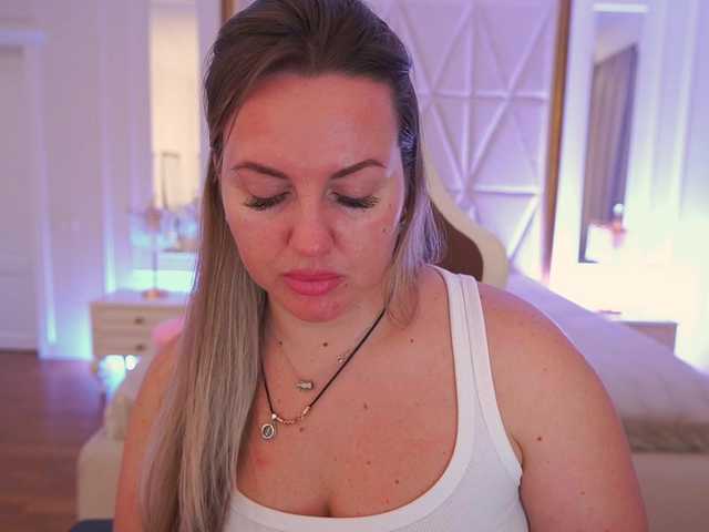 KiraCandyS's BongaCams show and profile