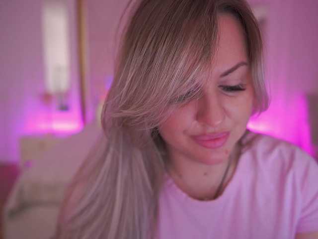 KiraCandyS's BongaCams show and profile