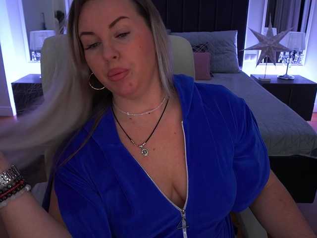 KiraCandyS's BongaCams show and profile