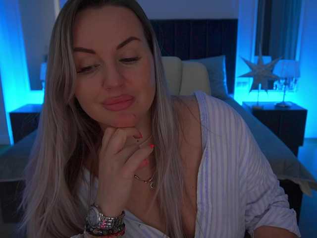 KiraCandyS's BongaCams show and profile