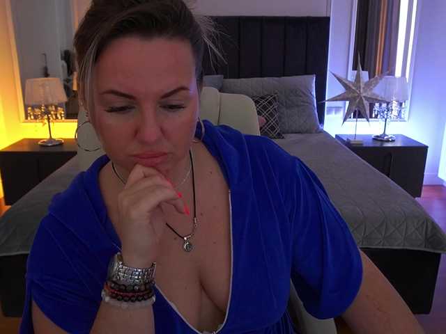 KiraCandyS live cam profile