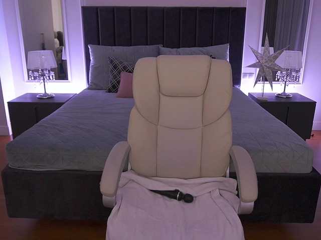 KiraCandyS's BongaCams show and profile