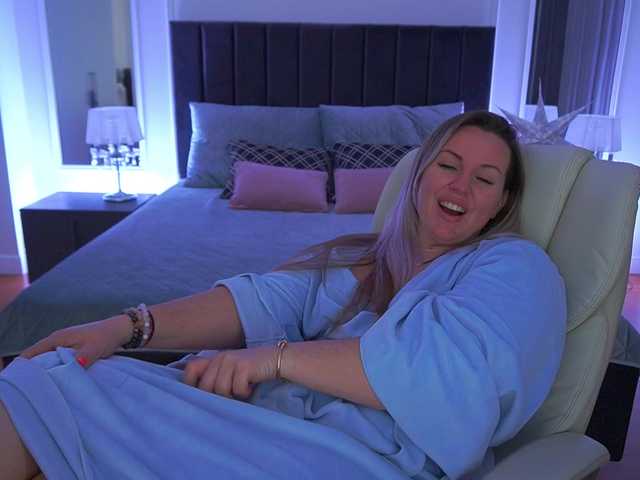 KiraCandyS's BongaCams show and profile