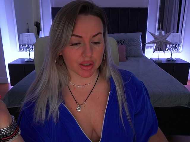 KiraCandyS's BongaCams show and profile