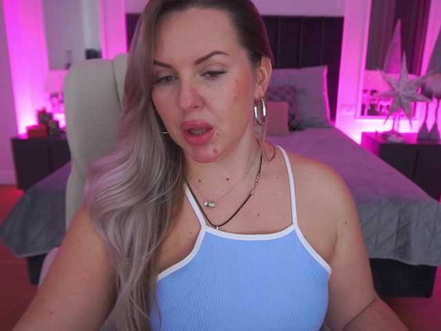 KiraCandyS's BongaCams show and profile