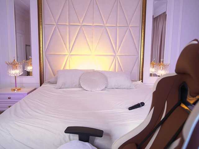 KiraCandyS's BongaCams show and profile