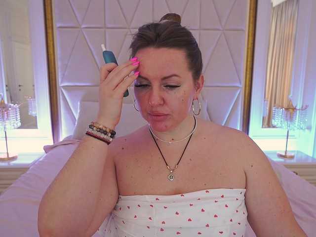 KiraCandyS's BongaCams show and profile