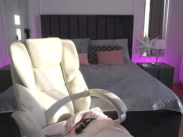 KiraCandyS's BongaCams show and profile