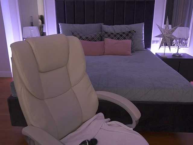 KiraCandyS's BongaCams show and profile