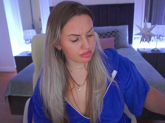 KiraCandyS's BongaCams show and profile