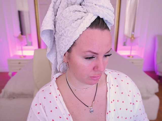 KiraCandyS's BongaCams show and profile