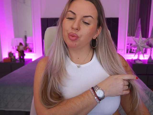 KiraCandyS's BongaCams show and profile