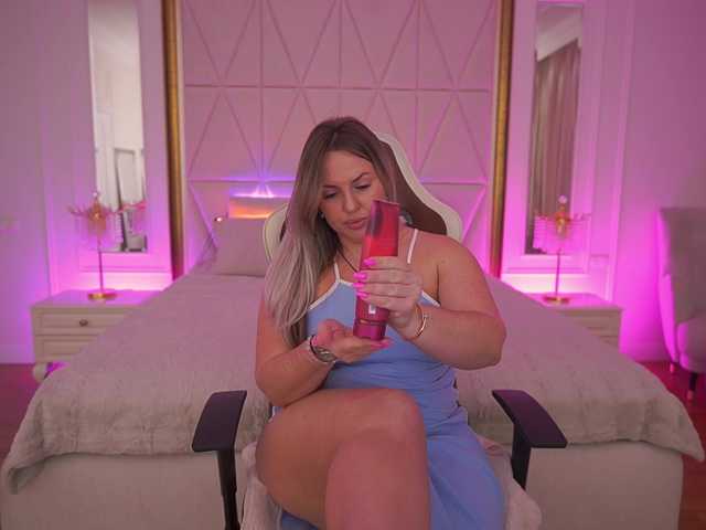 KiraCandyS's BongaCams show and profile