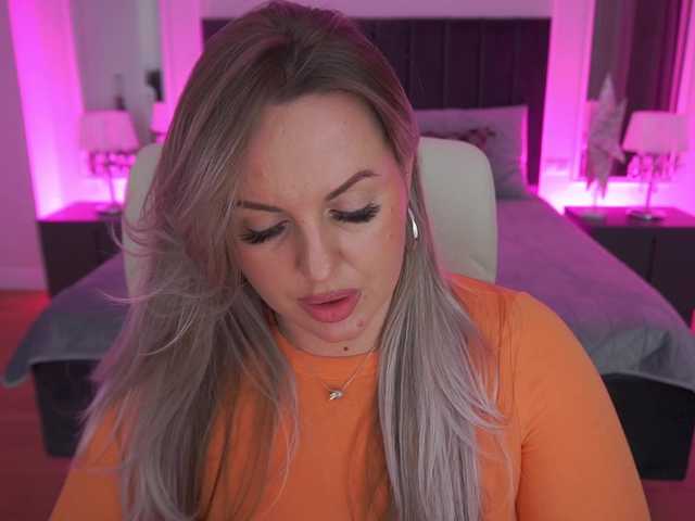 KiraCandyS's BongaCams show and profile